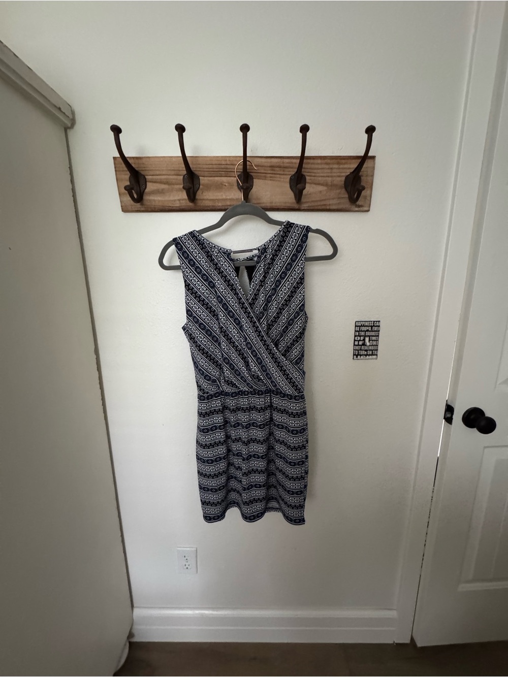 Sleeveless Navy and White Patterned skort.